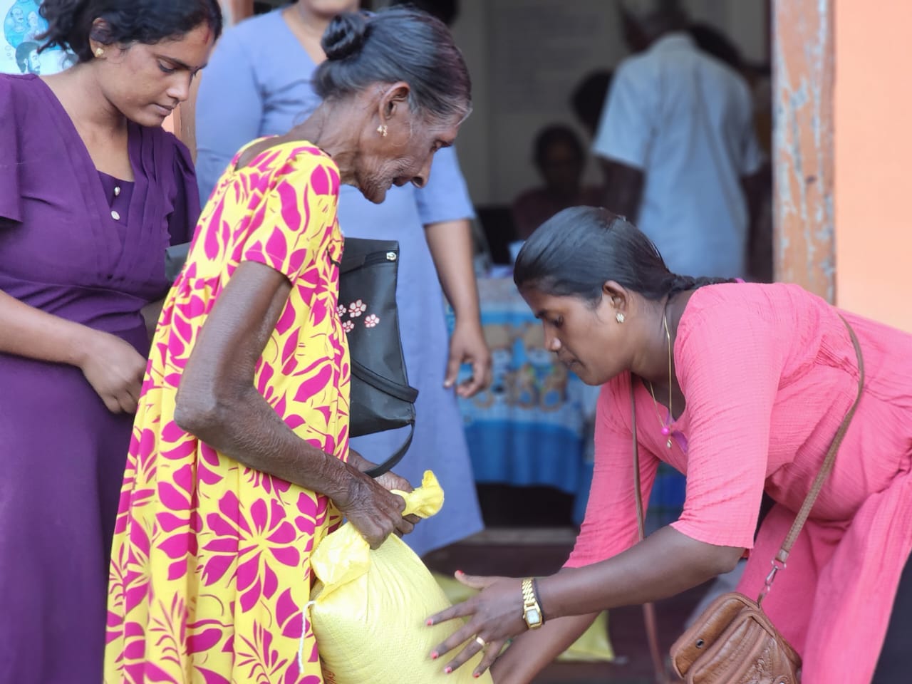 Sri lanka flood relief 10